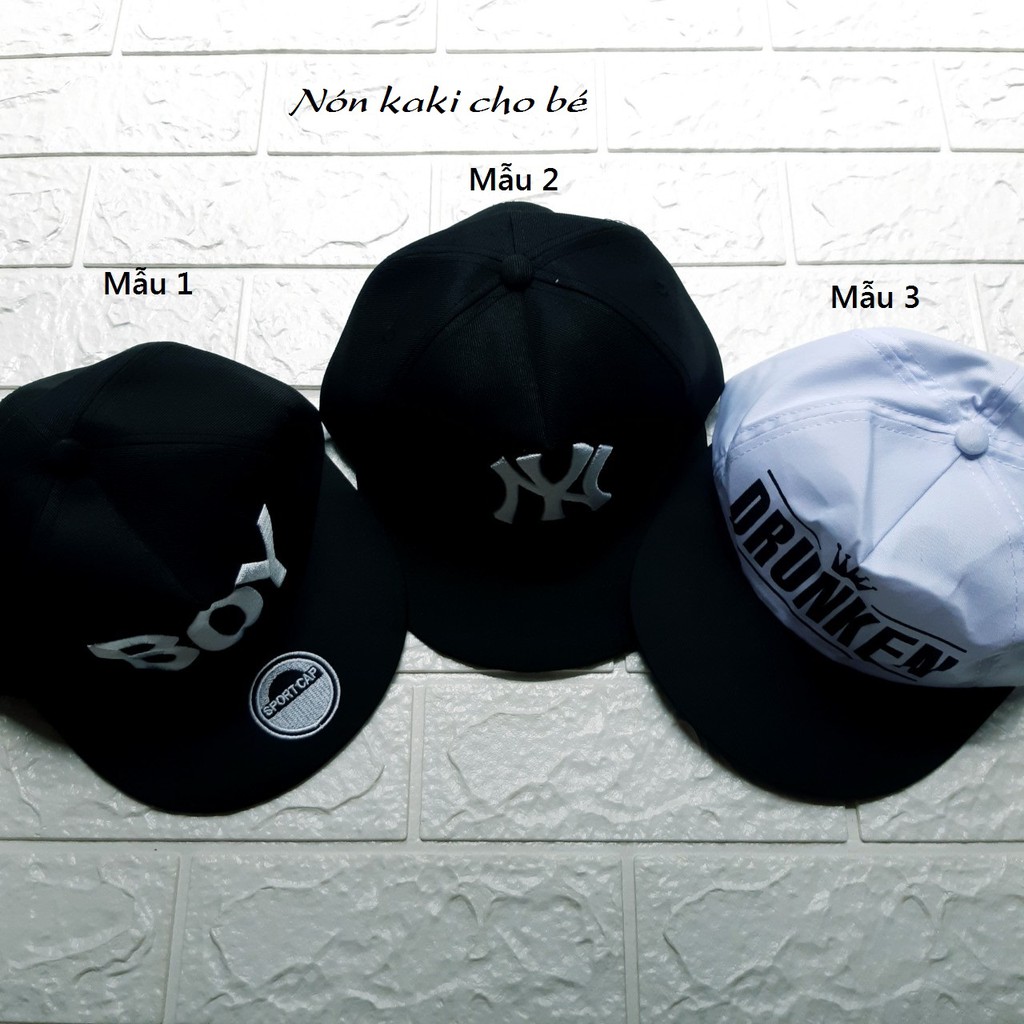 Nón kaki có nhiều nút cài phía sau tăng đơ được, dành cho bé trai, bé gái từ 1-10 tuổi.