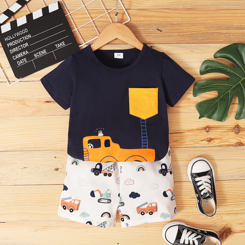 Bộ đồ thể thao Mikrdoo 2 món gồm áo tay ngắn phối họa tiết xe và quần short thời trang hè cho bé trai từ 1-6 tuổi