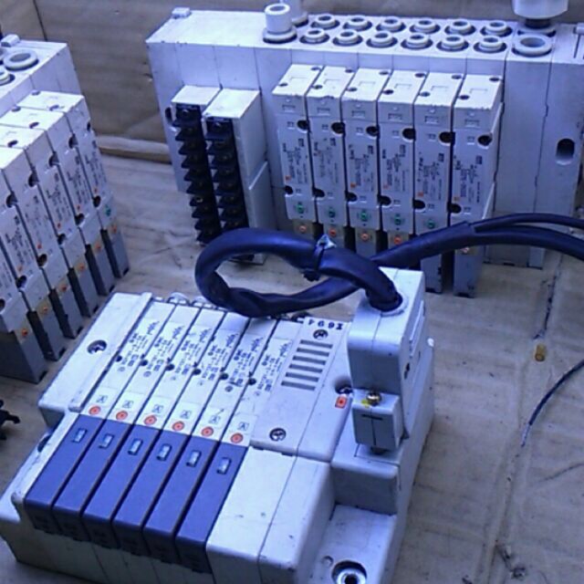 Cụm 5 van 5/2 1 sol hoặc 2 sol 24v cũ xịn rẻ | BigBuy360 - bigbuy360.vn