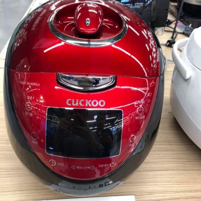 Nồi cơm áp suất điện tử Cuckoo CRP-N0680SR, 1.08L, Đỏ đen, Hàn Quốc
