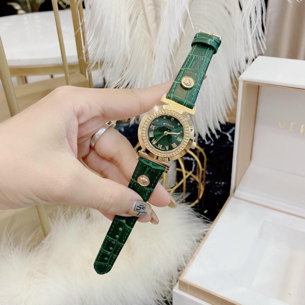 Đồng hồ versace nữ đính cúc mặt tròn dây da đính đá size 26mm . Bảo hành 12 tháng , tuyển sỉ toàn quốc