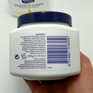 KEM DƯỠNG DA VITAMIN E REDWIN