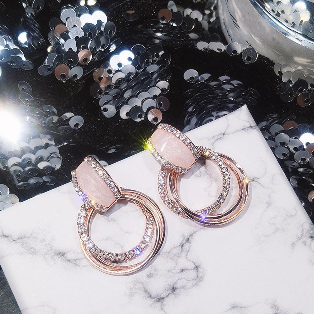 Hoa tai kiểu dáng độc đáo thời trang cho nữ