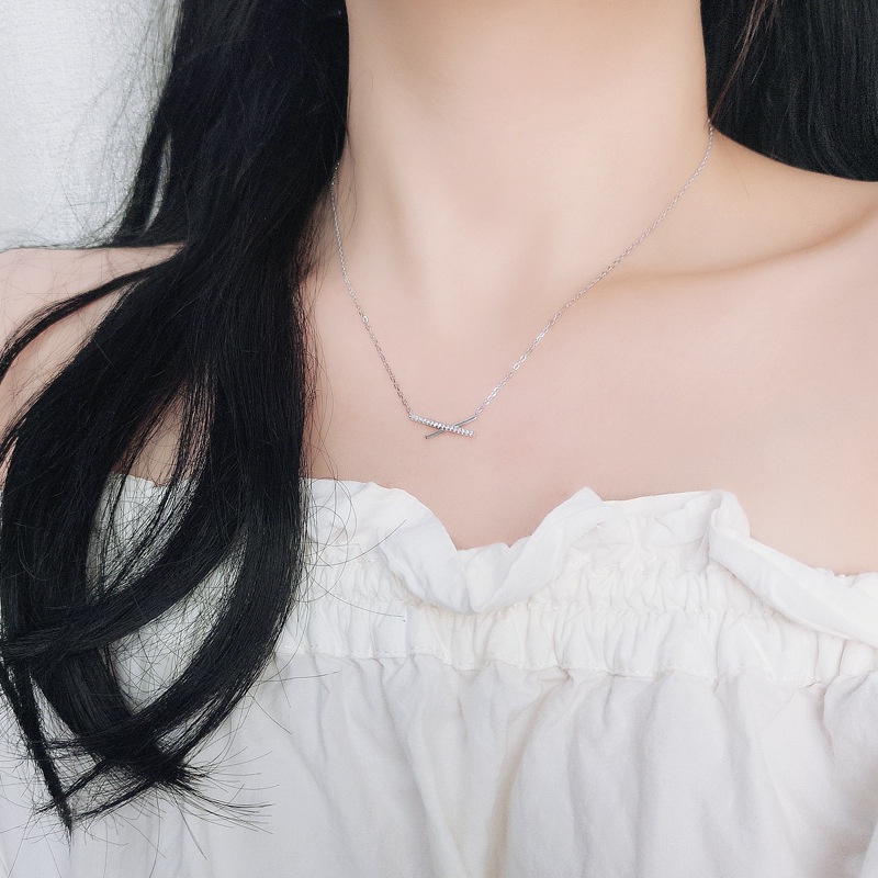 Dây chuyền mặt hình chữ X đính kim cương nhân tạo sang trọng