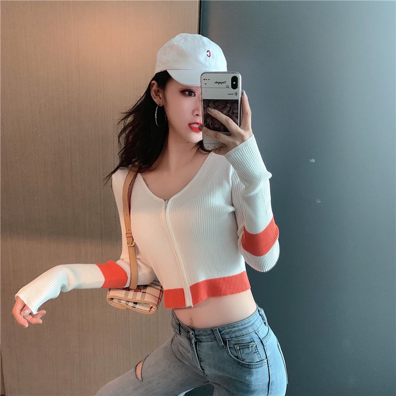 Áo thun lửng tay ngắn xẻ cổ chữ V phong cách thời trang cho nữ