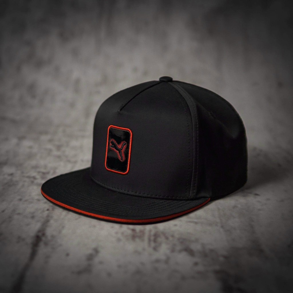 Snapback màu đen vành phẳng hiphop