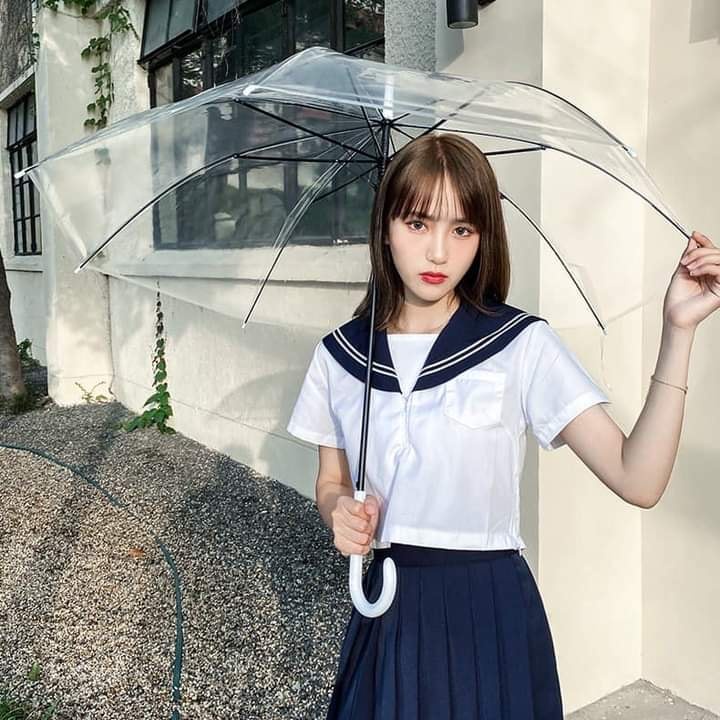 Dù trong suốt