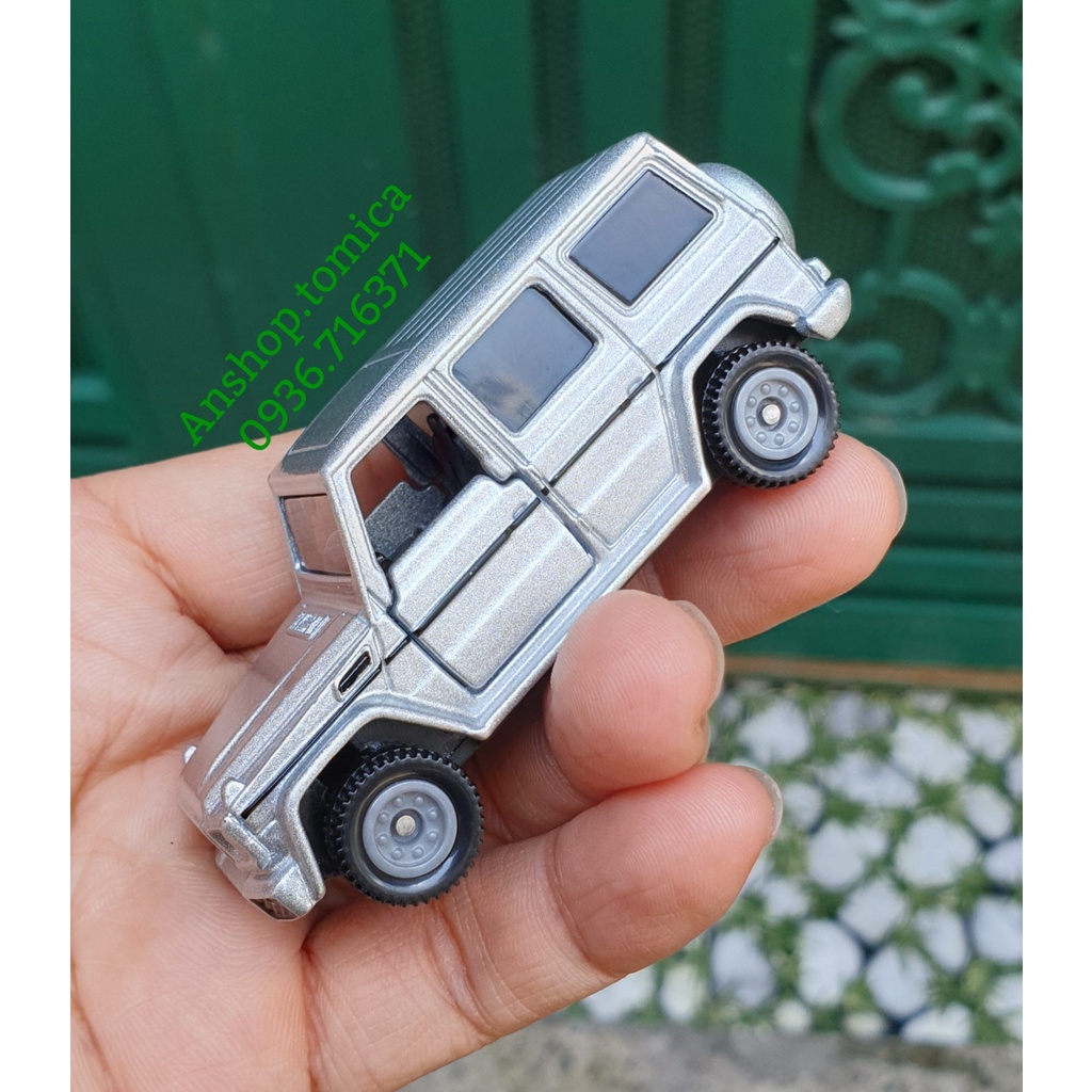 Mô hình siêu xe M e r c e d e s màu bạc mở được cửa tomica Nhật Bản