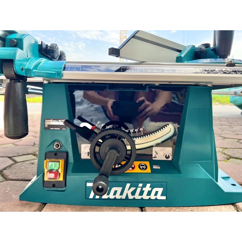 Máy cưa bàn Makita MLT100