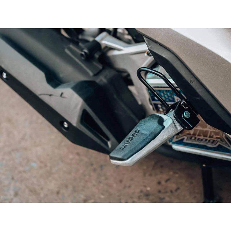Gác chân nhôm takegawa mẫu đệm cao su gắn dòng xe Honda _ yamaha