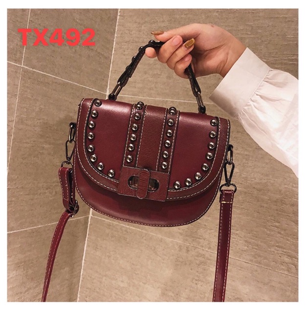 Túi xách viền đinh