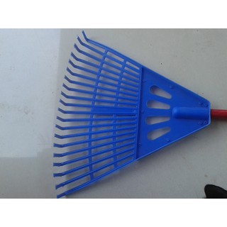 Cây cào lá, rác, phơi lúa, cafe bằng nhựa, cán gỗ | Shopee Việt Nam