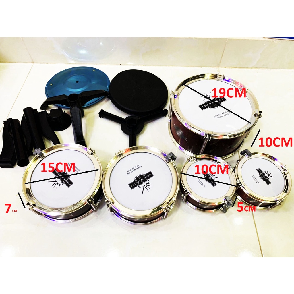 Bộ Trống Jazz Drum cho bé bao gồm: 1 ghế , 1 trống cái, 4 trống nhỏ, 1 cái chập chả và 2 dùi trống