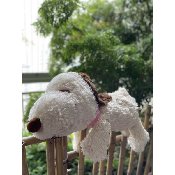 Gấu bông Peanuts chó Snoopy tai nâu vòng cổ hồng lông xù dài size to 40-45cm