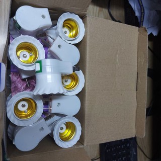 đuôi đèn có công tắc E27