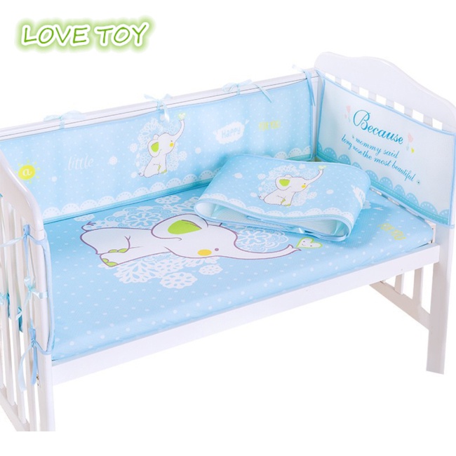 Set 4 đệm lót nôi em bé thoáng khí chống va chạm in hình hoạt hình