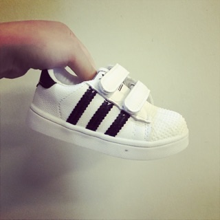 Giày Adidas cho bé yêu
