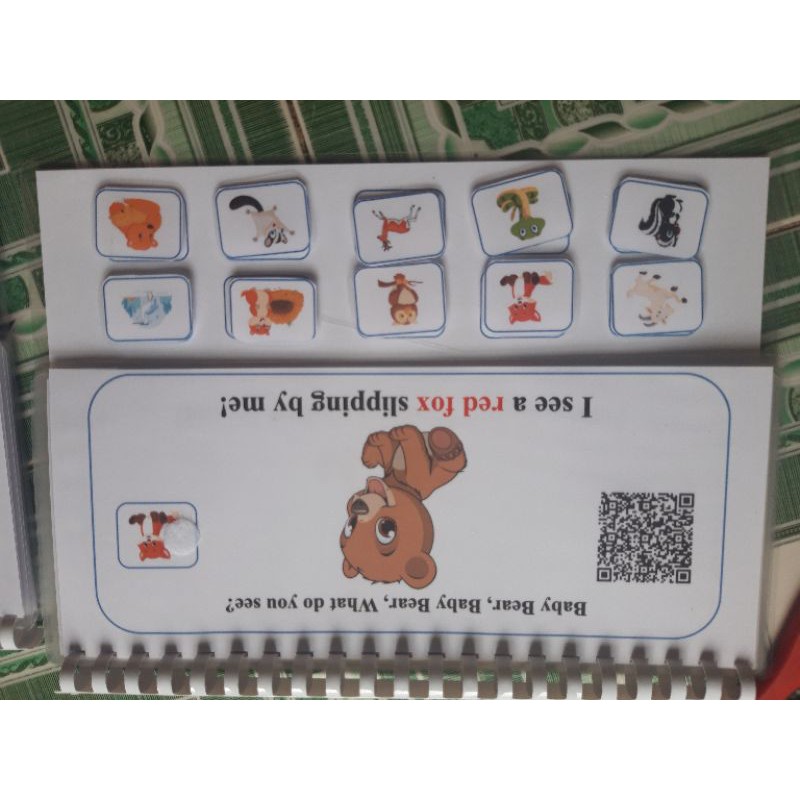 [MONTESSORI] Học liệu tiếng anh kèm file nghe quét mã QR làm bằng giấy in ảnh (1 bộ gồm 4 cuốn)