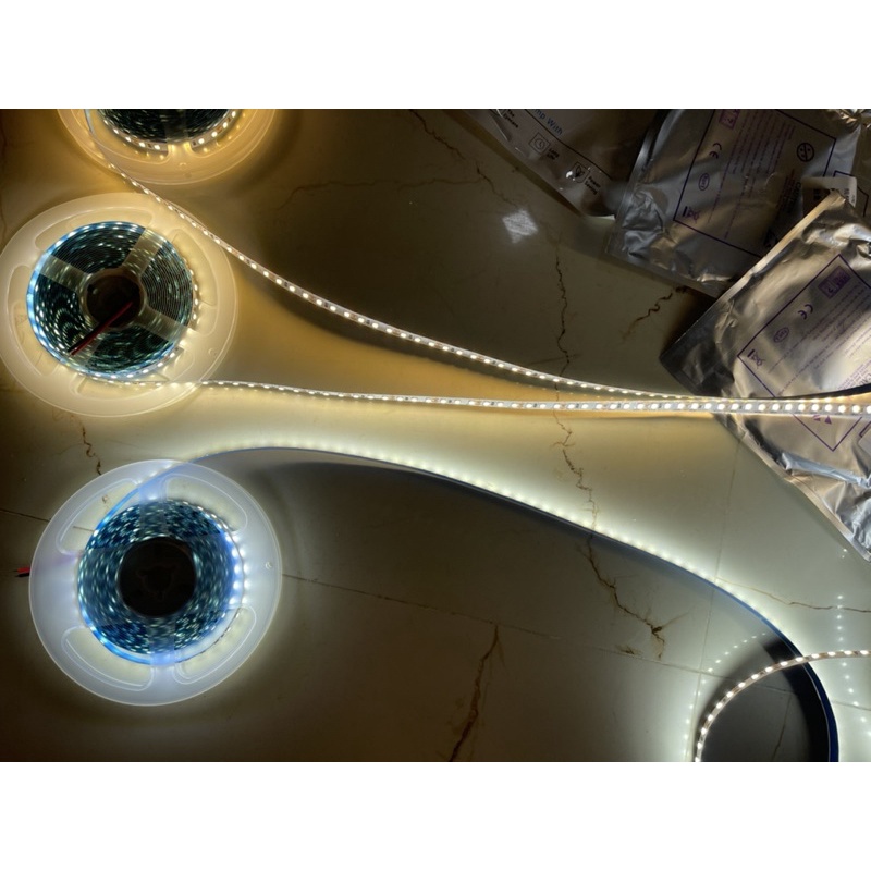 Led dây dán 12v 120 mắt led /m. ánh sáng đơn sắc trắng , vàng , trung tính