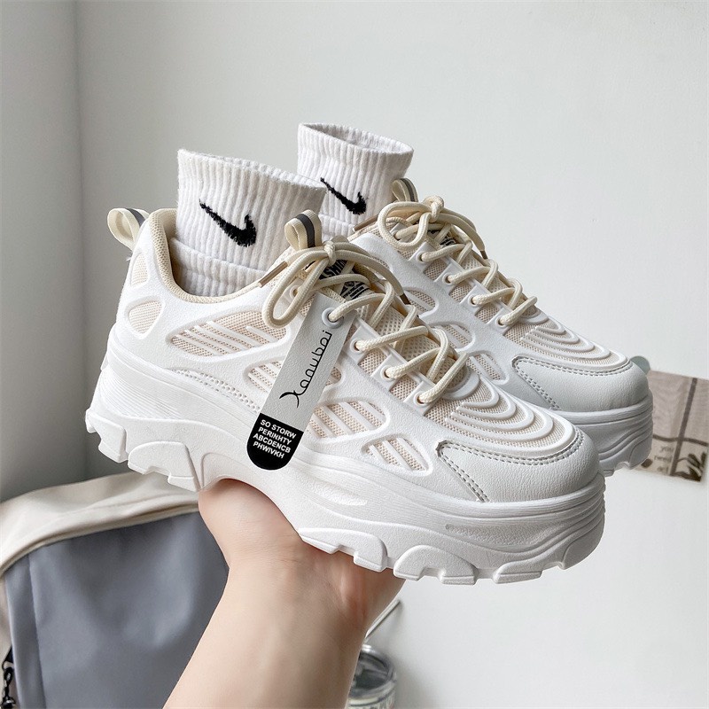 Giày thể thao nữ sneaker Xan đế độn 5cm tôn dáng phối dây buộc mác cạnh màu trắng kem