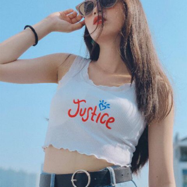 Áo croptop chữ thêu