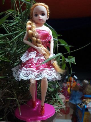 Búp bê tiểu thư xinh đẹp