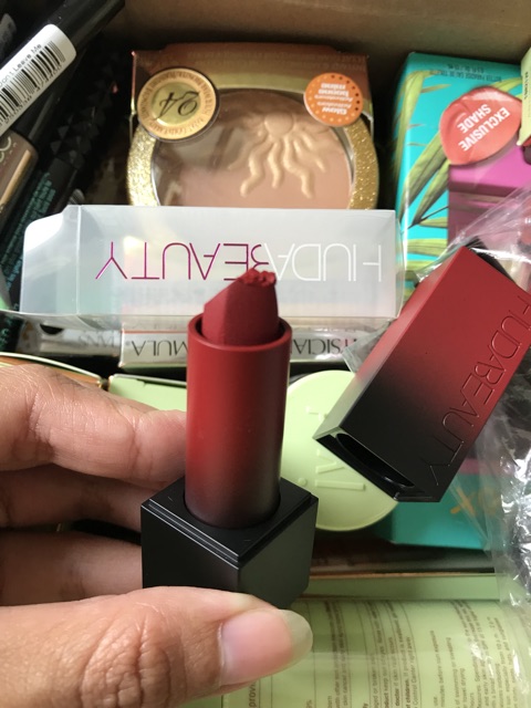 HudaBeauty Matte Líptick Full Bill