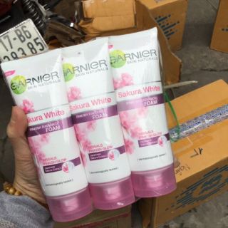 Sữa rửa mặt trắng da Garnier Thái Lan