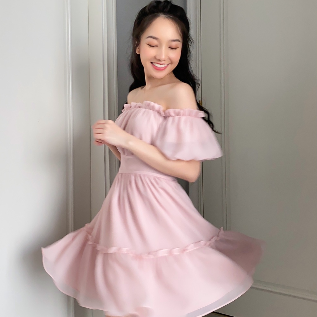 KIOBI - Đầm Iris ống form ôm dáng xòe, tay bí phồng đính rời bo thun, có lót, vải voan tơ IC hồng pastel - KID2152H