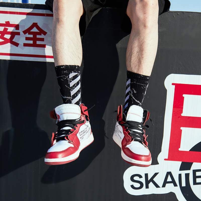 [TonaShoe] Tất Cổ Cao Họa Tiết Sọc Và Thăng Đen Trắng