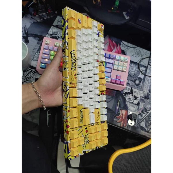 Phím cơ custom pikachu