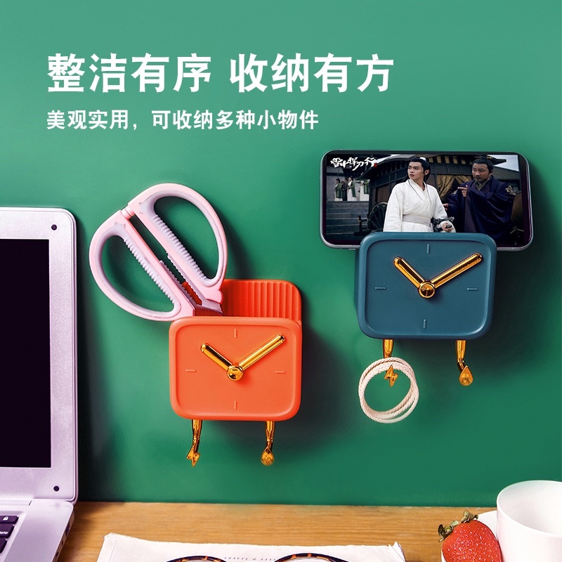 Kệ đựng remote dán tường hình ĐỒNG HỒ có rãnh sạc điện thoại &amp; 2 móc treo phụ kiện - Giá treo remote dán tường mẫu mới