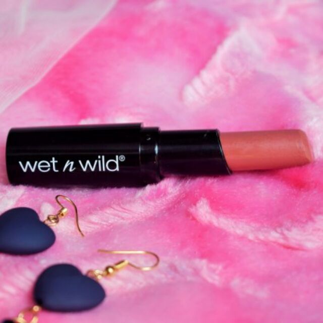 Son thỏi Wet n Wild màu Sandstorm 913C