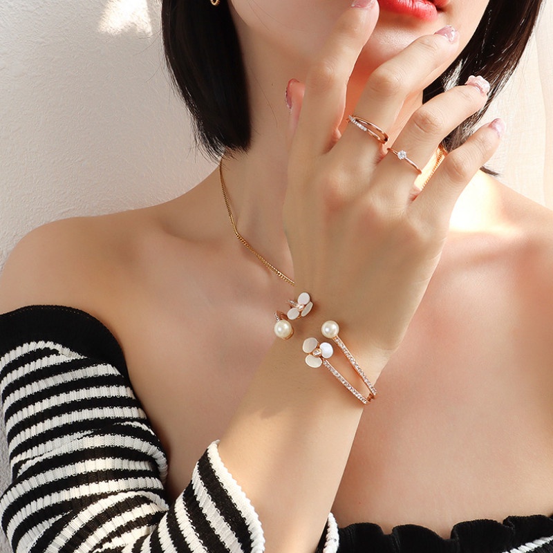 Vòng Tay Hoa Titan Ko Han Rỉ TT 3838