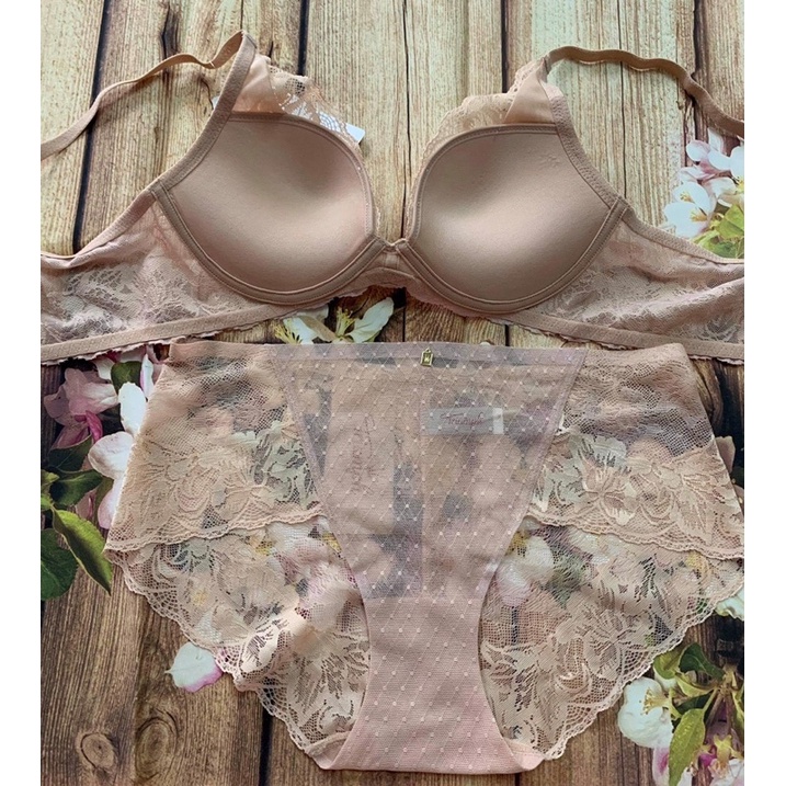 Áo lót nữ Triumph Magic wirelite Sensation MHU DV