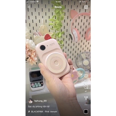 Sạc pin dự phòng không dây có hai dây cắm màu pastel