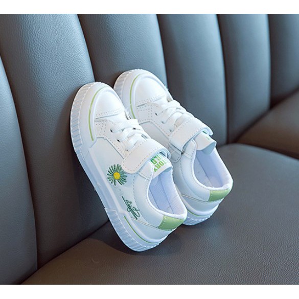 Giày thể thao bé gái giày trẻ em hoa cúc da mềm đi êm chân cực đẹp thoải mái đi học đi chơi PHOM NHỎ HƠN THUÒNG 1 SIZE