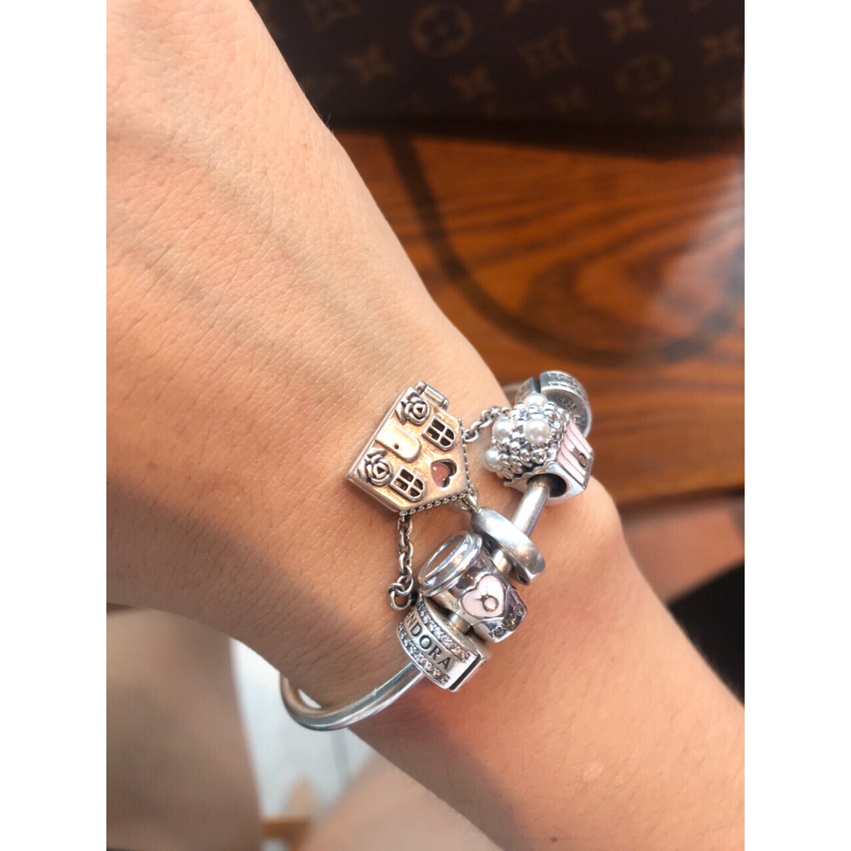 Vòng Tay Charm Của Bắp Rang
