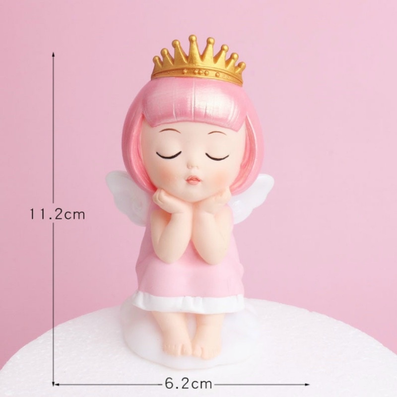 Em bé ngủ chống cằm trang trí bánh kem