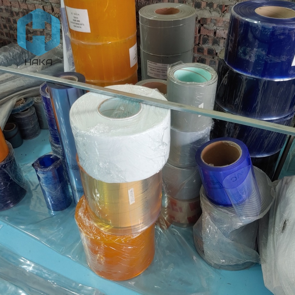 Rèm nhựa pvc màu trắng sữa , 2mm khổ rộng 200mm xếp lớp 50mm vách chia phòng