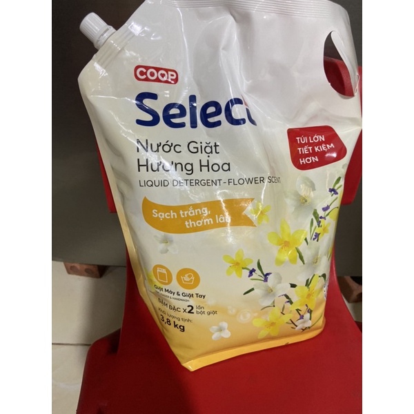 Nước giặt Hương Hoa Coop Select túi 3.8 kg