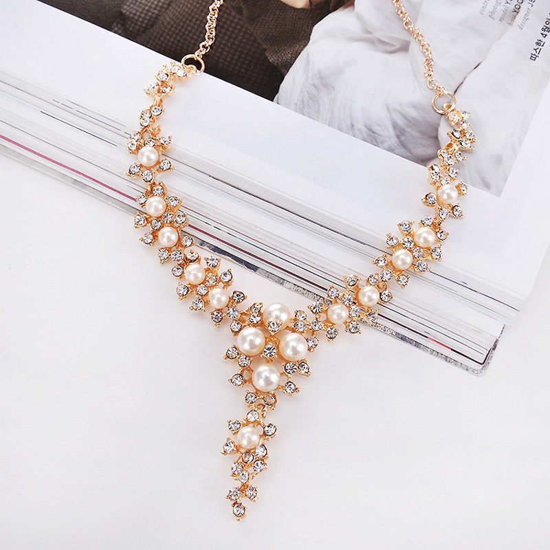 Vòng Cổ Chữ V Đính Ngọc Trai Lấp Lánh Sang Trọng Thời Trang