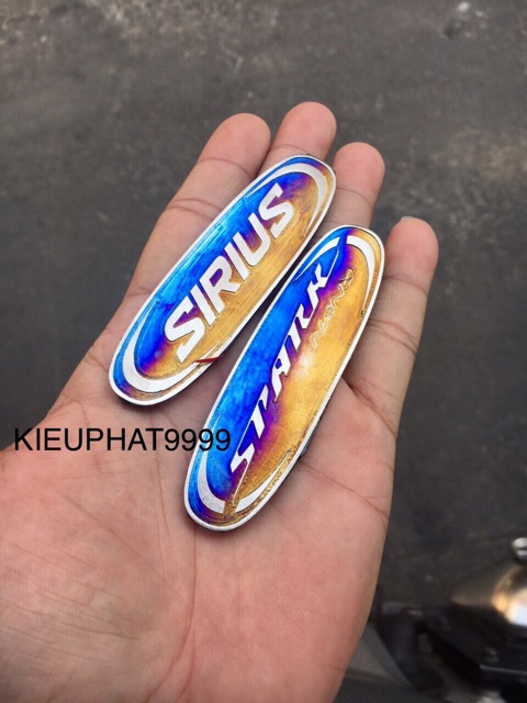 Tem _ Logo titan chữ Spark và Sirius có keo sẵn