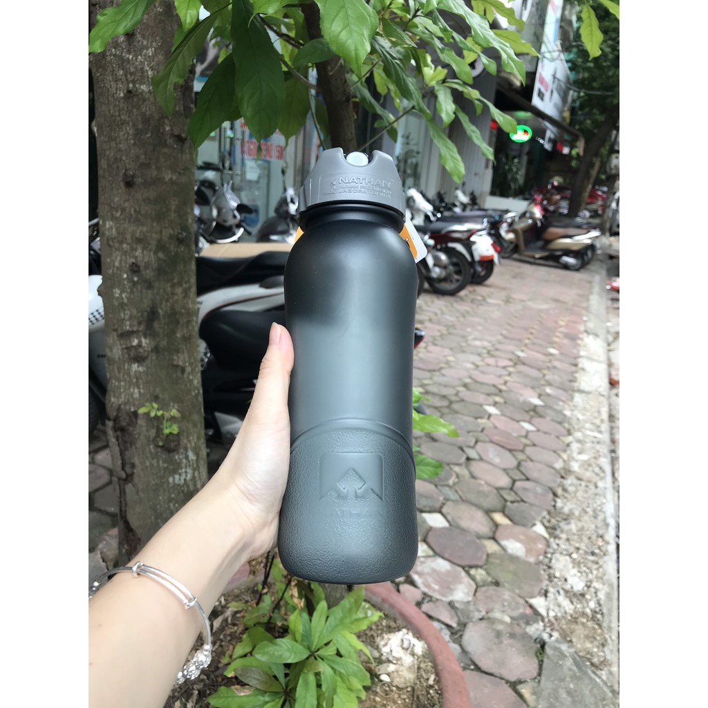 Bình đựng nước tập gym Nathan no BPA 700ML