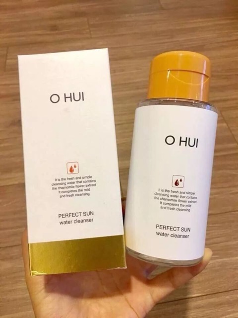 Nước tẩy trang Ohui Perfect Sun Water Cleanser mang lại sự dịu nhẹ, thoáng mát