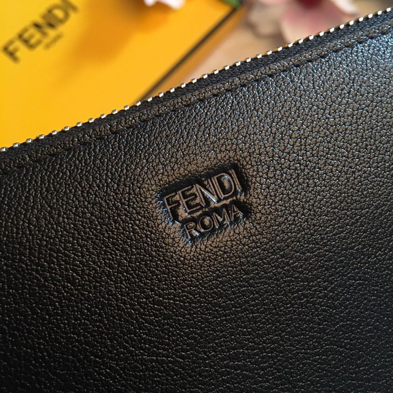 clutch cầm tay nam nữ da thật dáng dài kéo khóa họa tiết hình đôi mắt màu xám Fendi FD