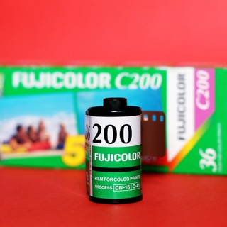 Film chụp ảnh outdate Fujicolor C200 (bản cũ)