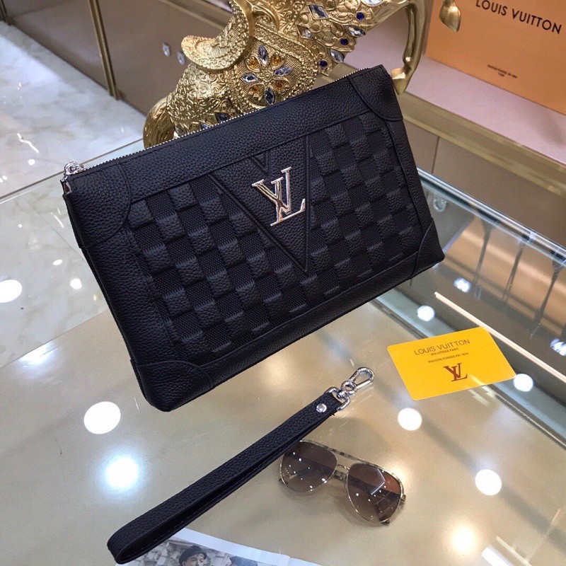 Clutch cầm tay da thật cao cấp cho nam thương hiệu Louis Vuitton LV