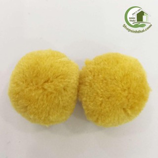 Ba cục bông len màu vàng