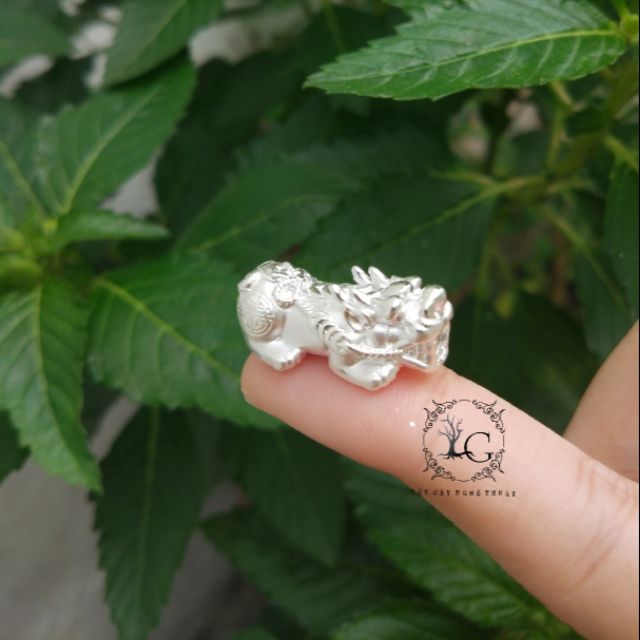 Charm Tỳ Hưu bạc chuẩn